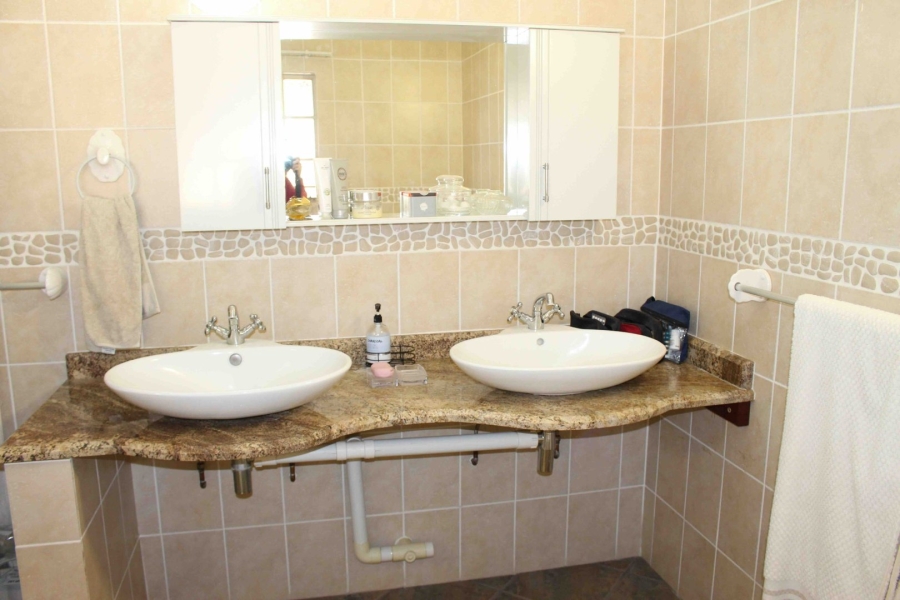5 Bedroom Property for Sale in Oranjeville Free State